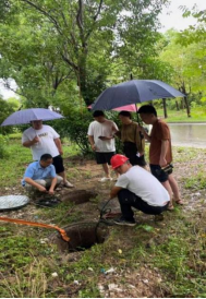 党员先行作表率 防汛一线显担当(图2)